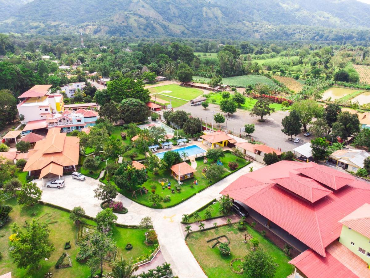 Deluxe Suites Guacamayos - Eco-Lodge & Swimming Pool Bonao Exterior photo