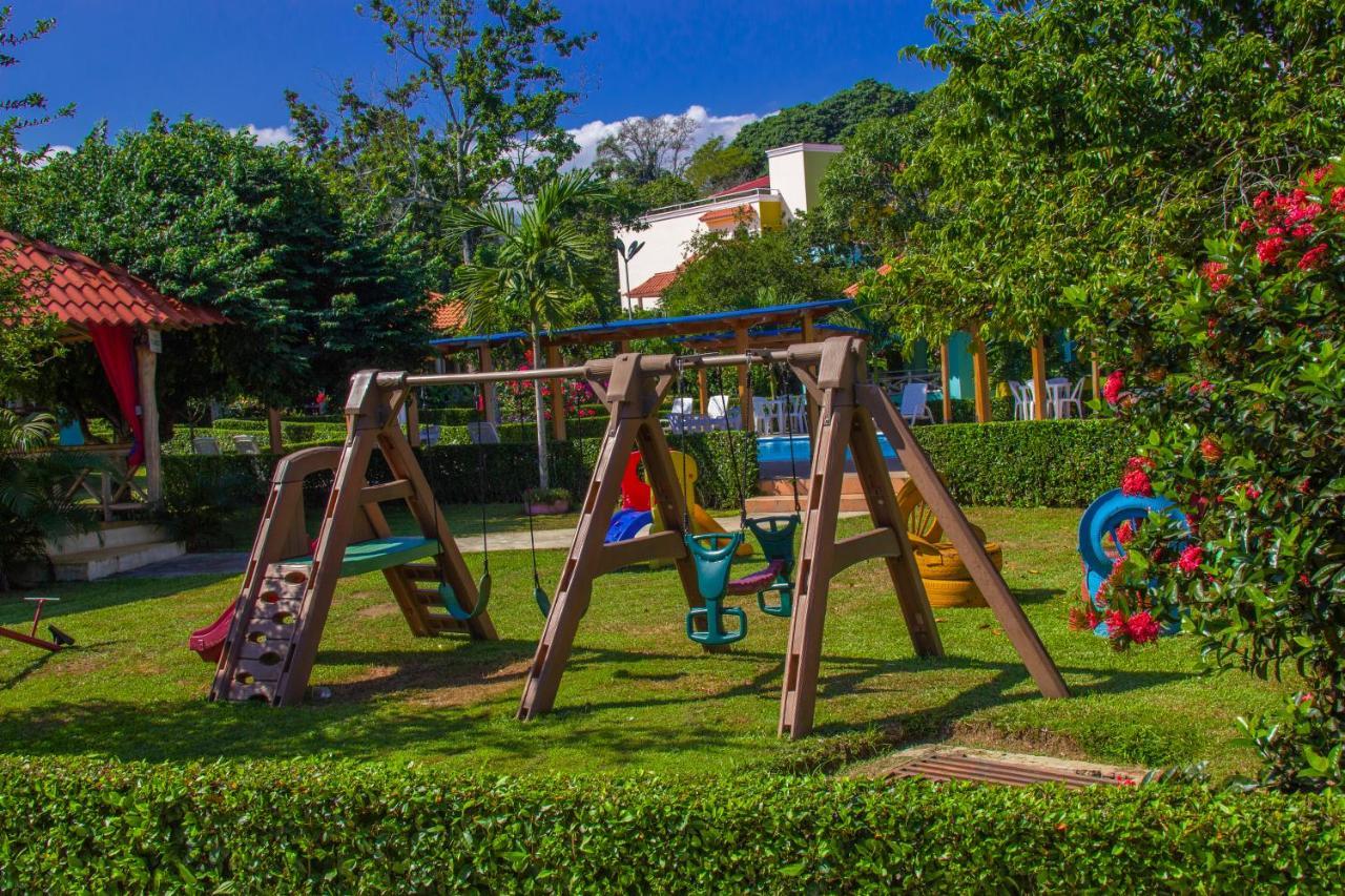 Deluxe Suites Guacamayos - Eco-Lodge & Swimming Pool Bonao Exterior photo