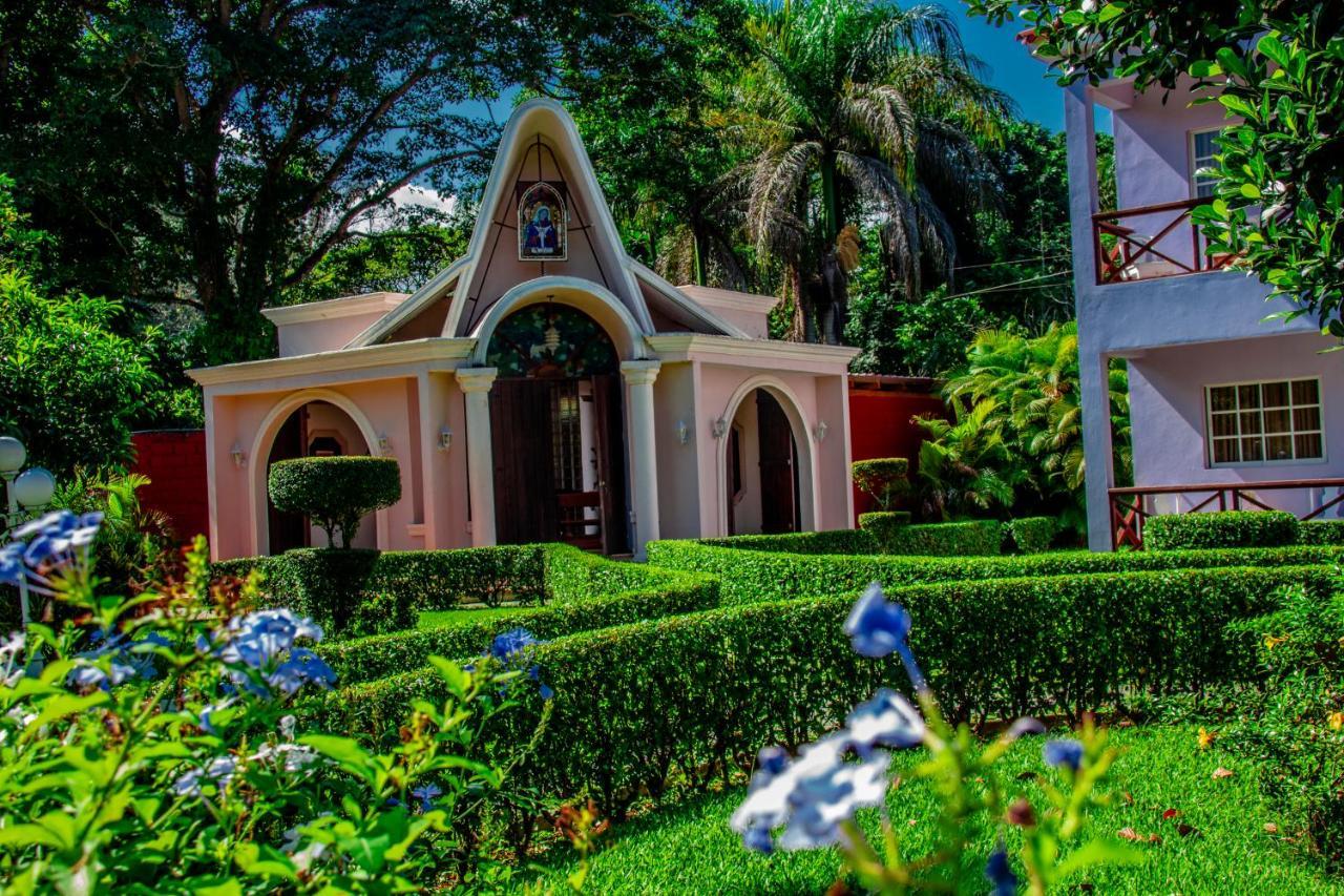 Deluxe Suites Guacamayos - Eco-Lodge & Swimming Pool Bonao Exterior photo