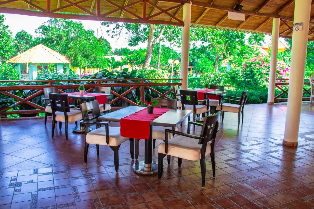 Deluxe Suites Guacamayos - Eco-Lodge & Swimming Pool Bonao Exterior photo