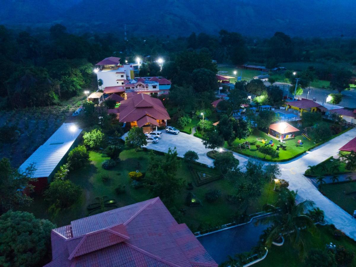 Deluxe Suites Guacamayos - Eco-Lodge & Swimming Pool Bonao Exterior photo